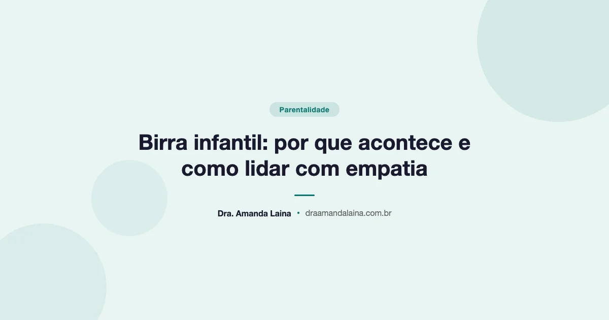 Mãe acolhendo criança com paciência e carinho